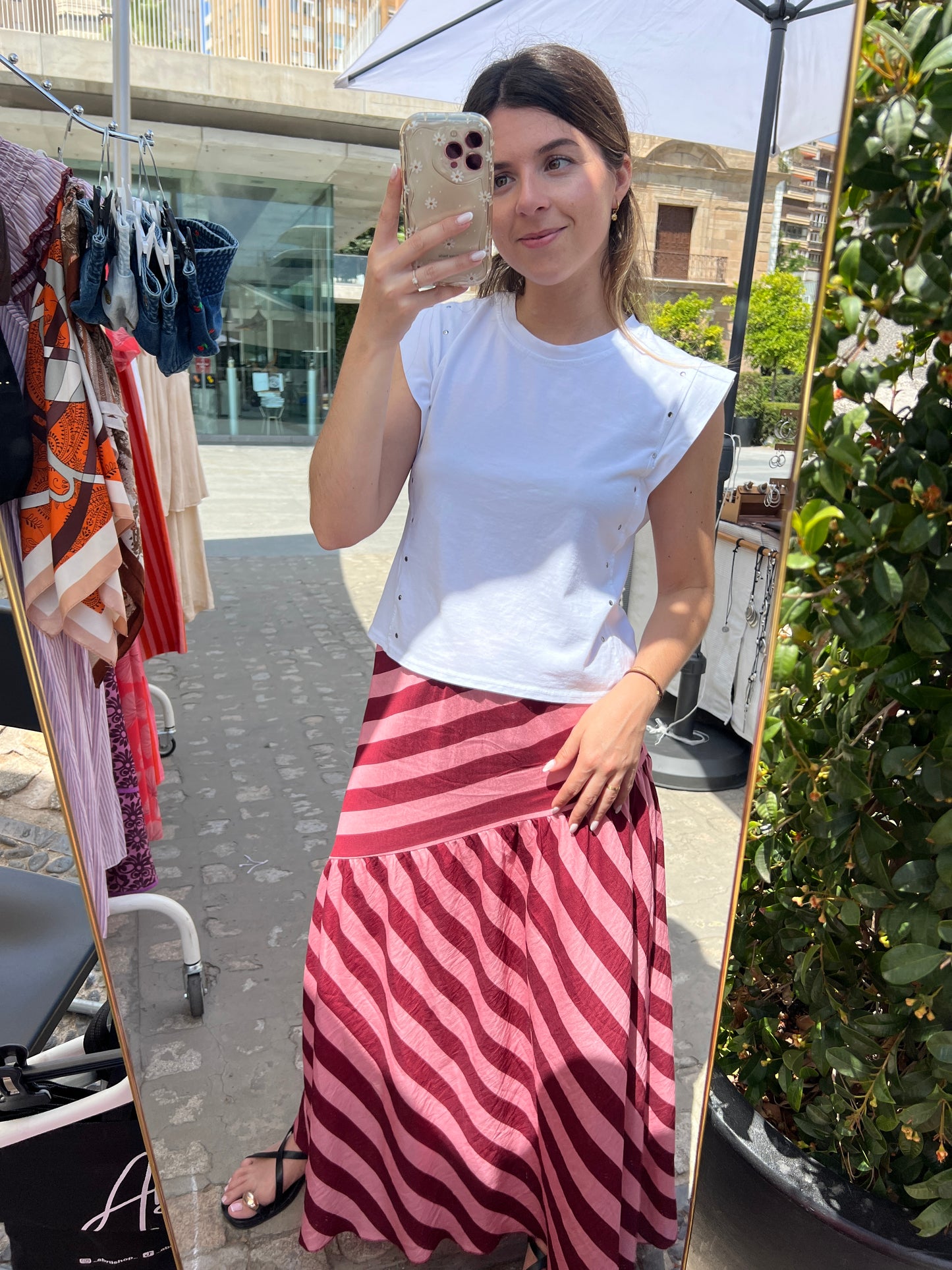CAMISETA TACHUELAS BLANCA