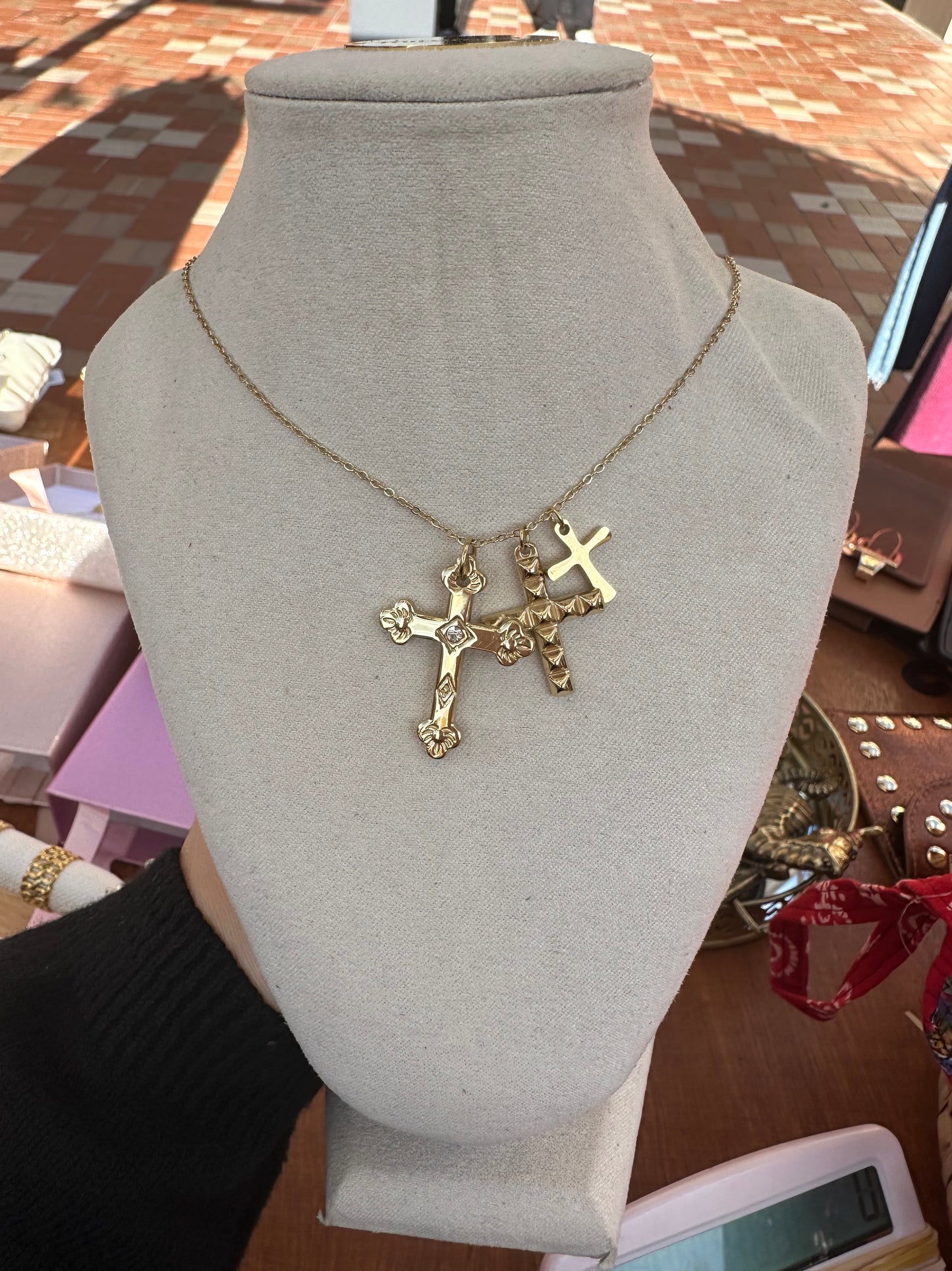 Collar cruces