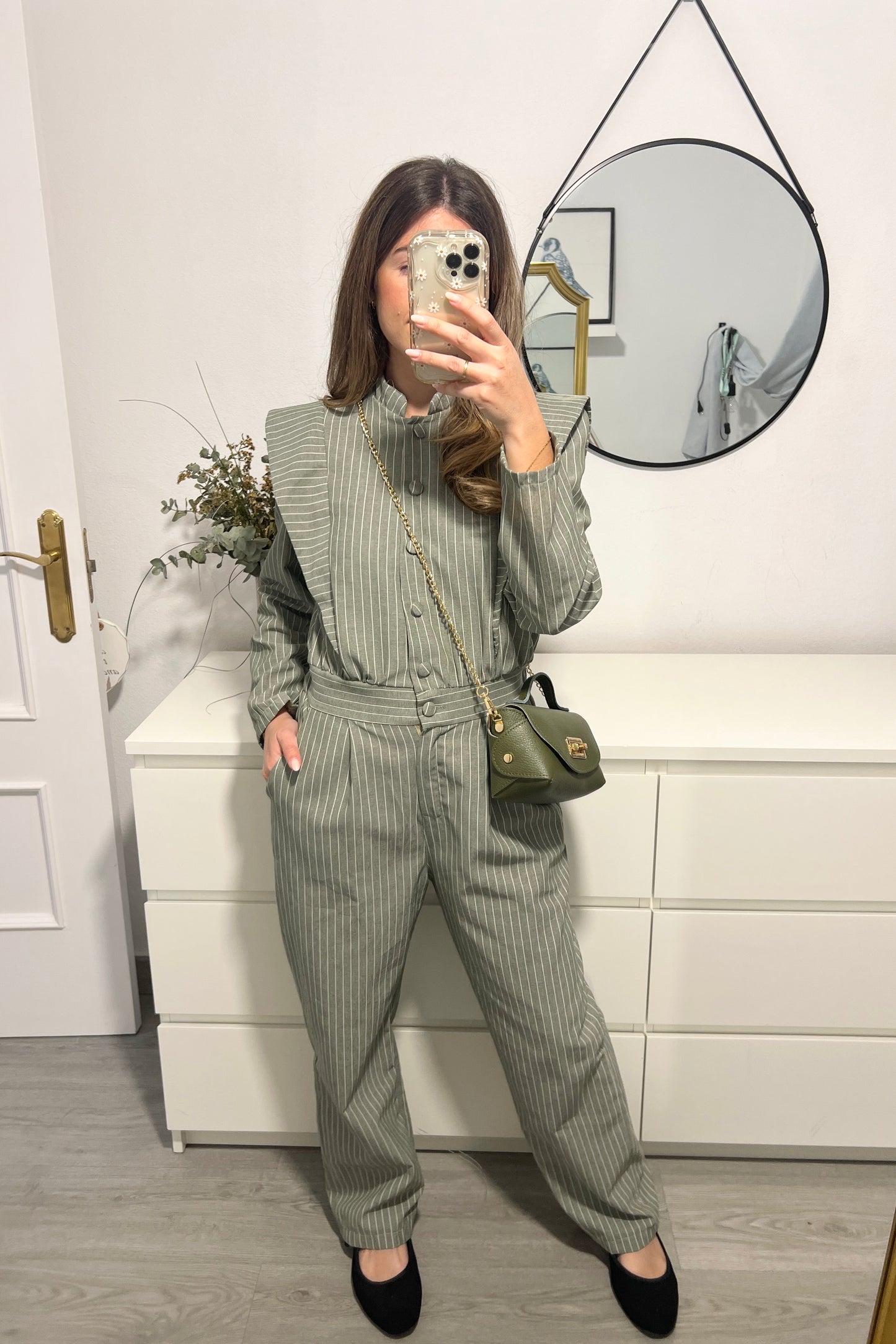 MONO RAYA DIPLOMÁTICA