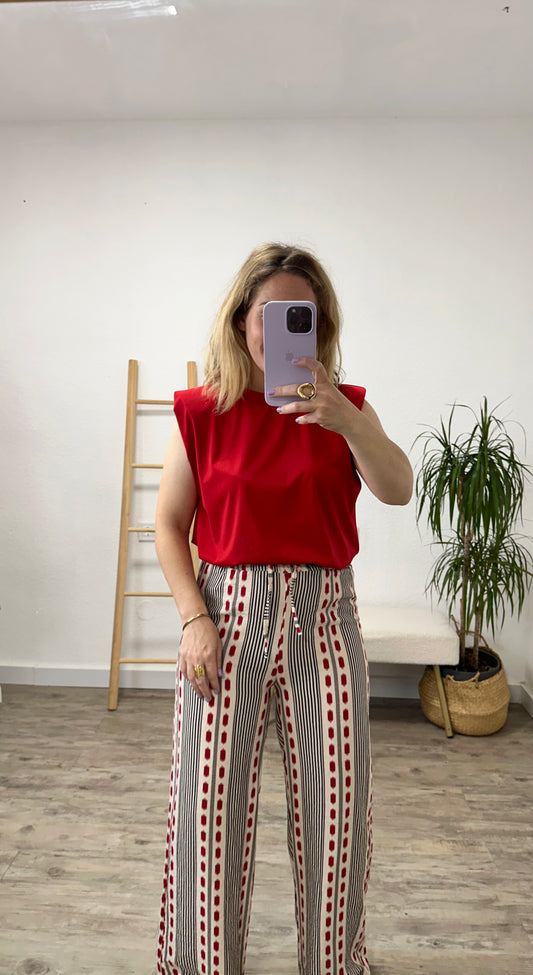 BLUSA ROJA HOMBRERAS