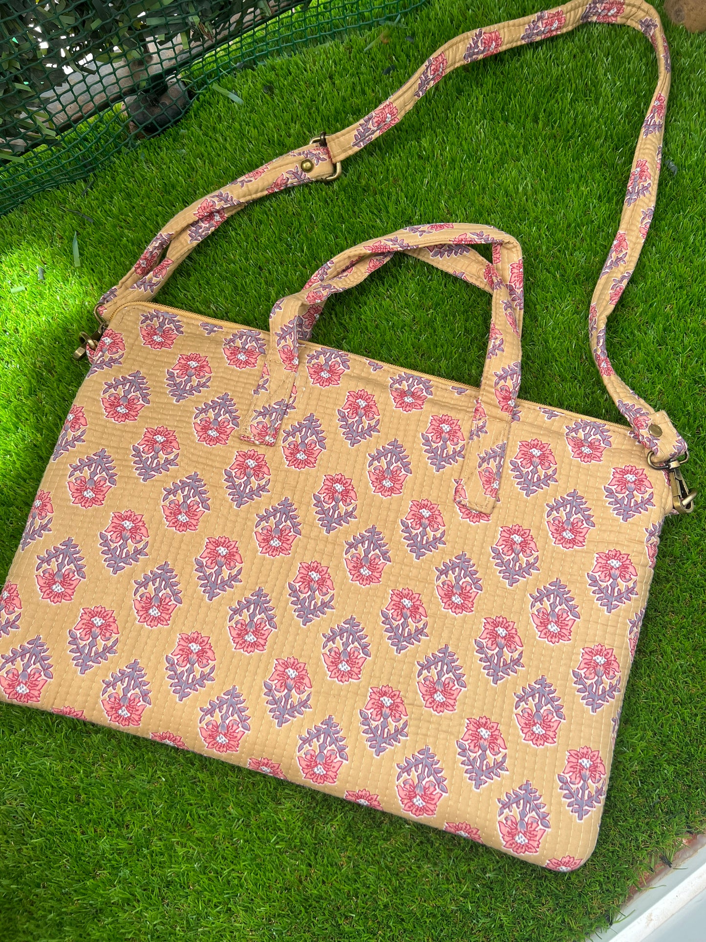 FUNDA ORDENADOR ACOLCHADA