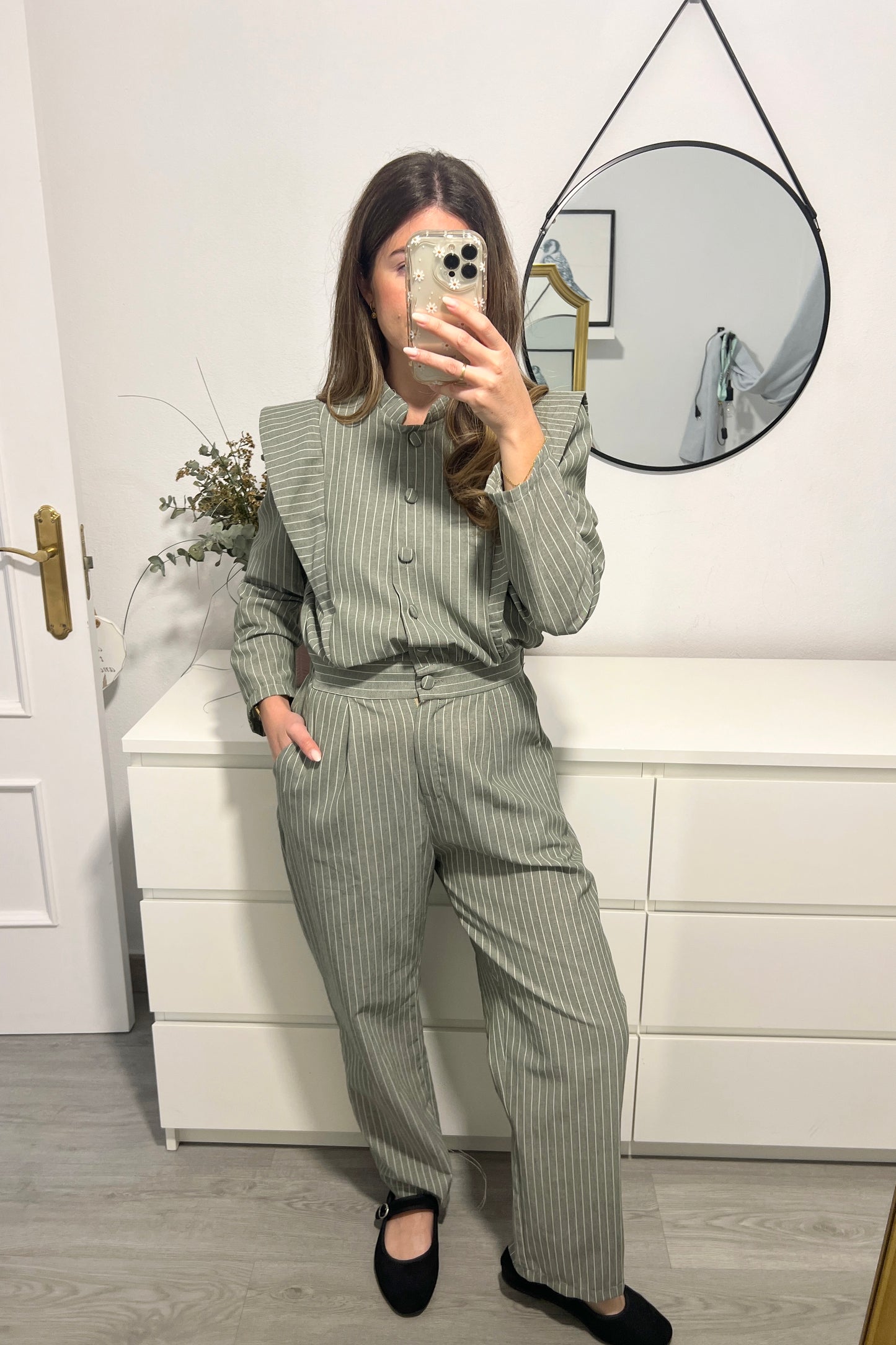 MONO RAYA DIPLOMÁTICA