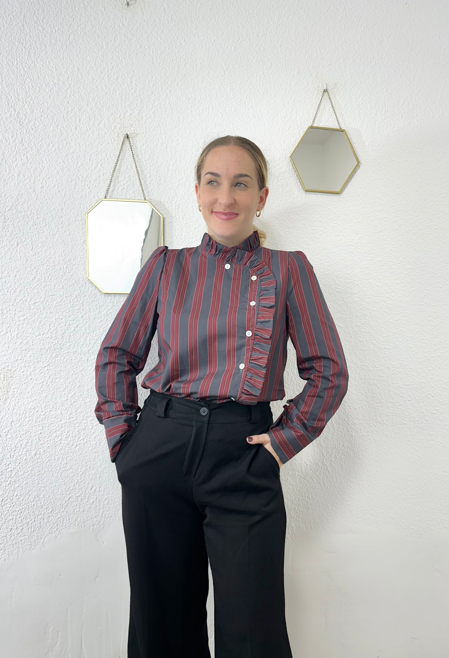 CAMISA VOLANTE TINTO