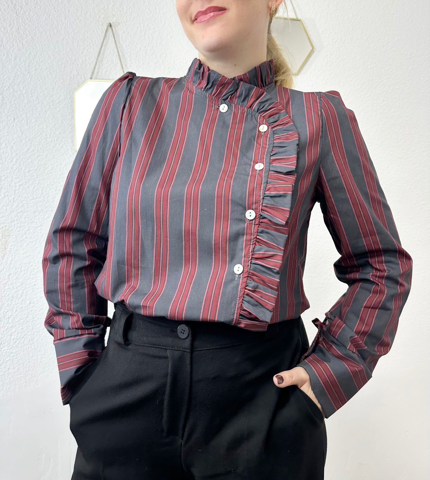 CAMISA VOLANTE TINTO