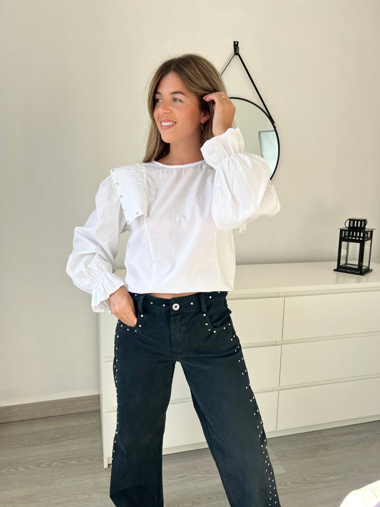 PANTALÓN NEGRO TACHUELAS