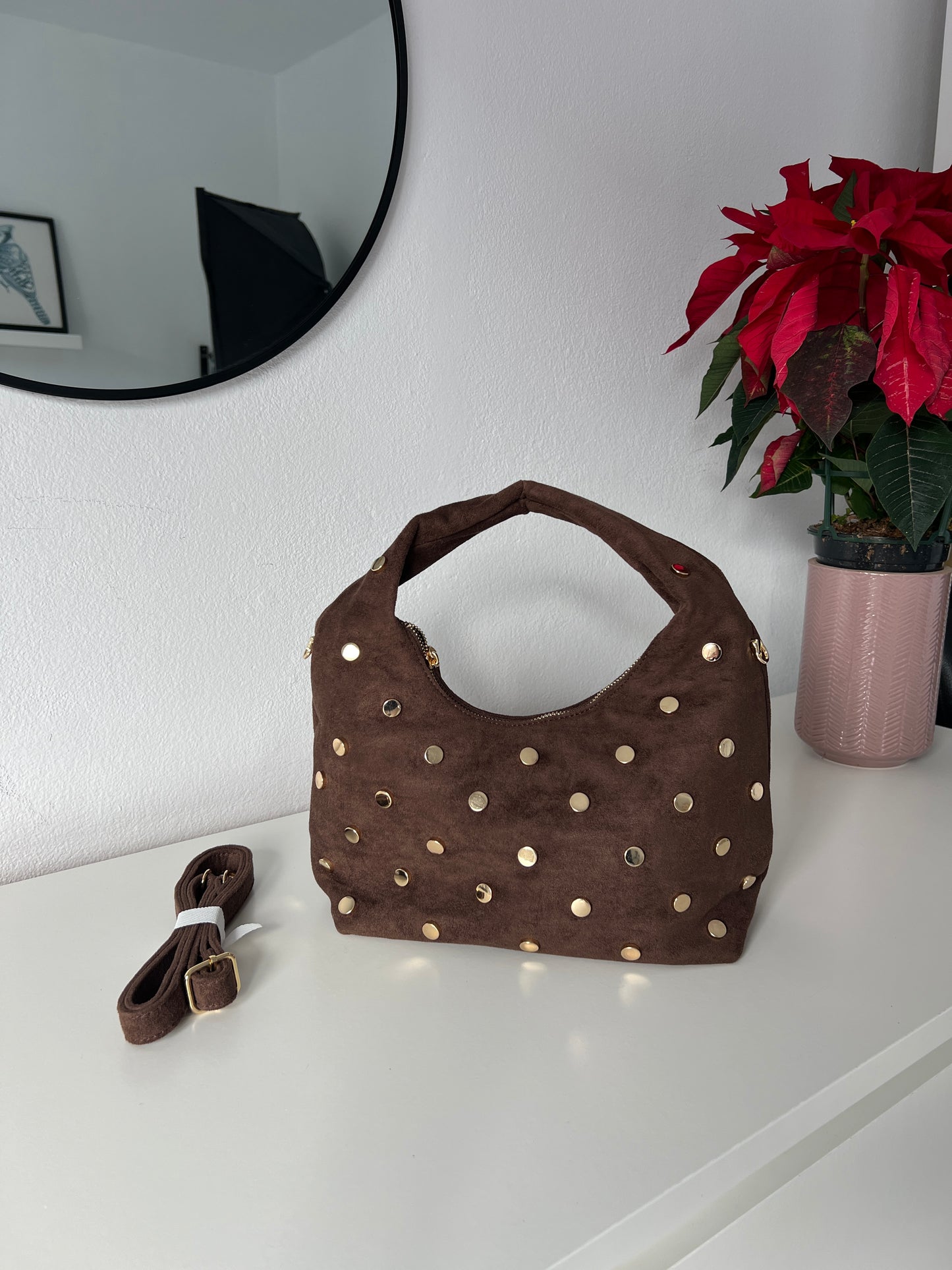 BOLSO PIEL CHOCOLATE TACHUELAS