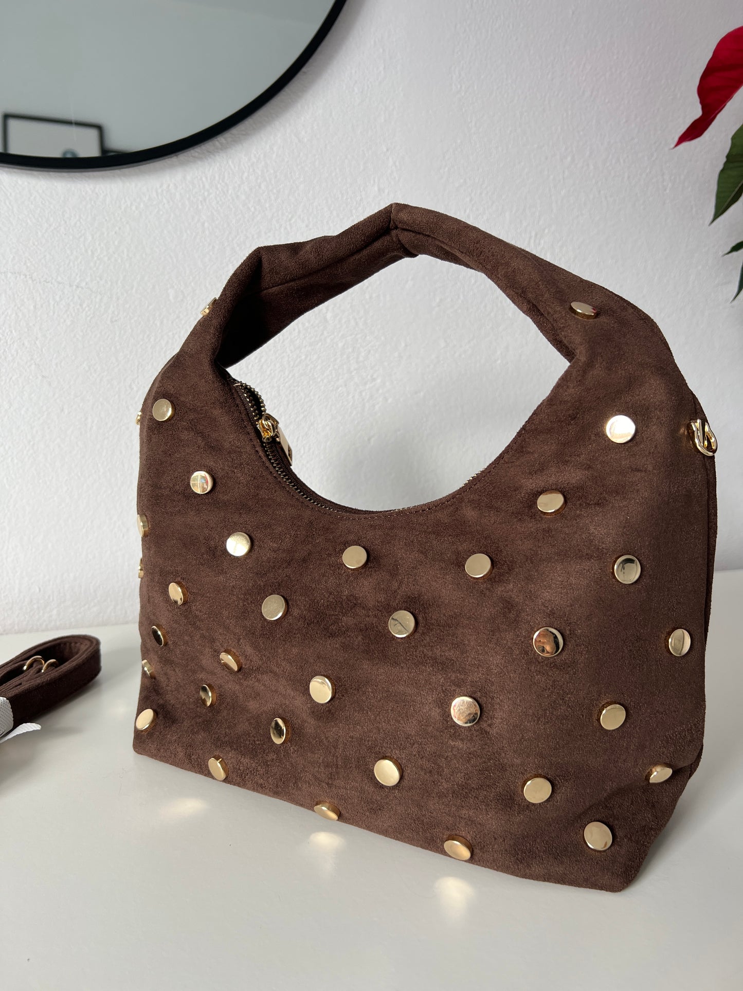 BOLSO PIEL CHOCOLATE TACHUELAS