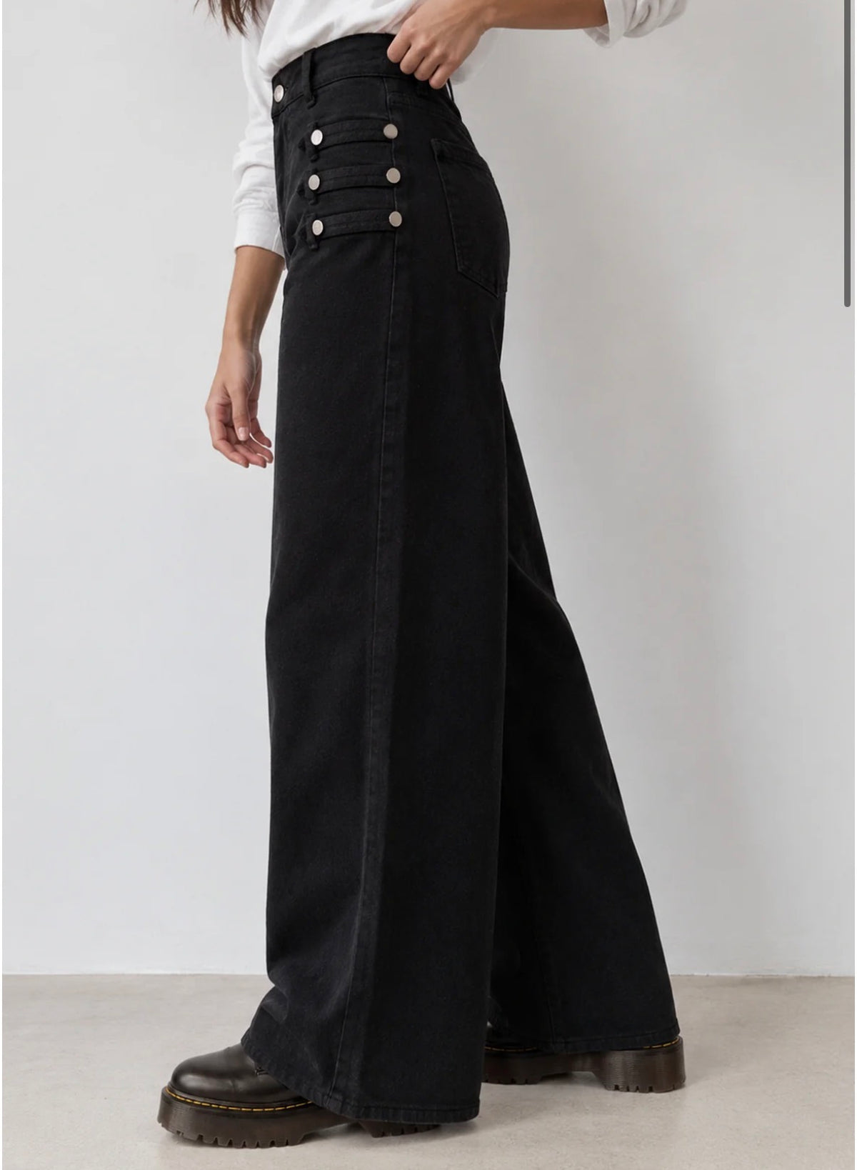PANTALÓN DENIM NEGRO