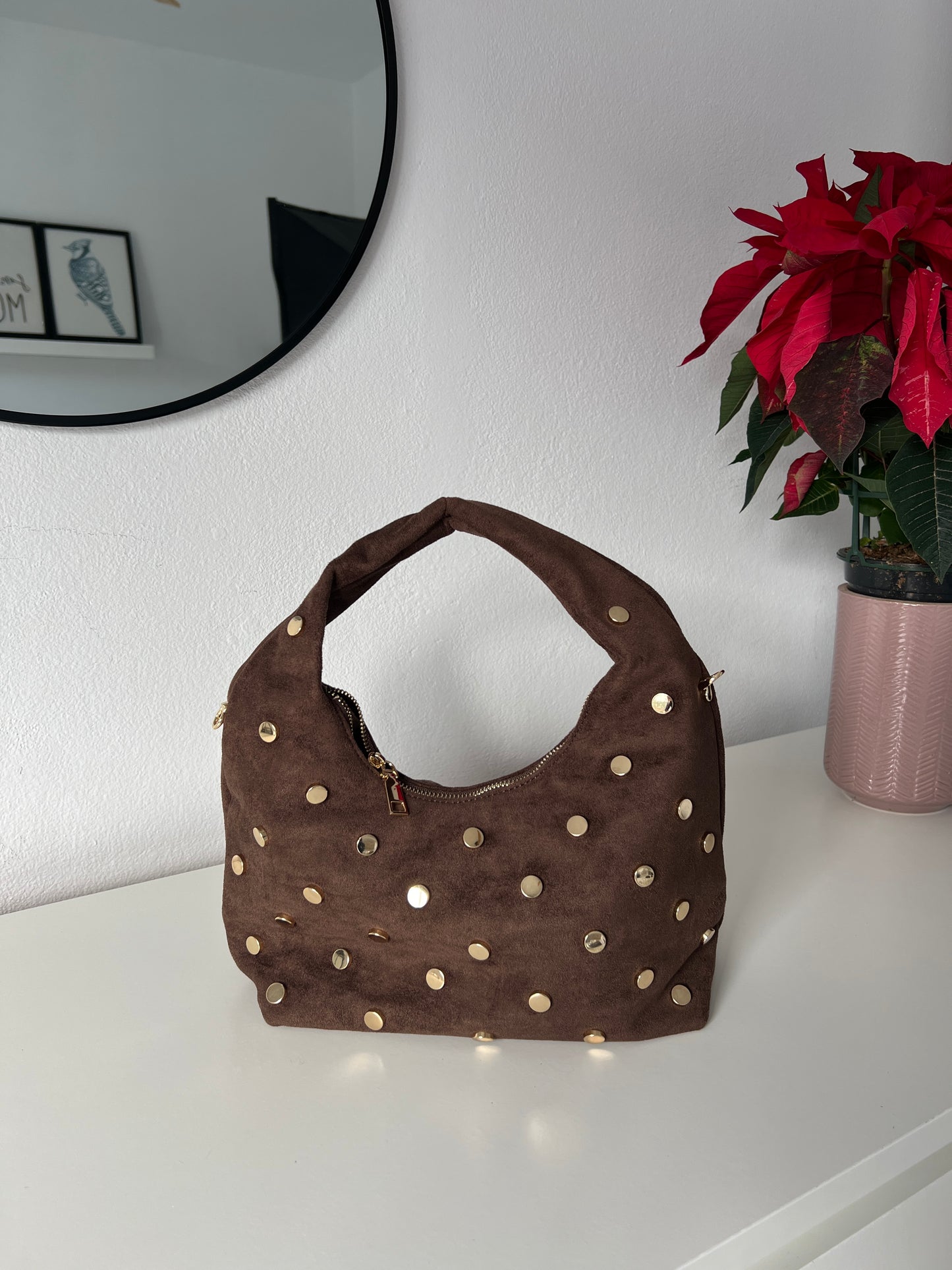BOLSO PIEL CHOCOLATE TACHUELAS