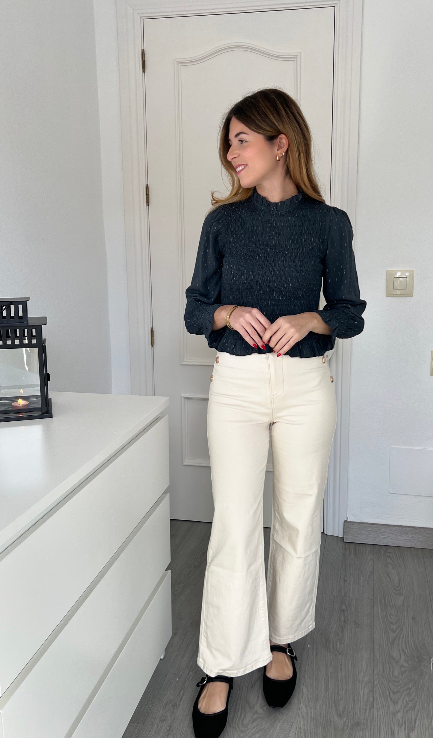 PANTALÓN BEIGE DETALLES DORADOS