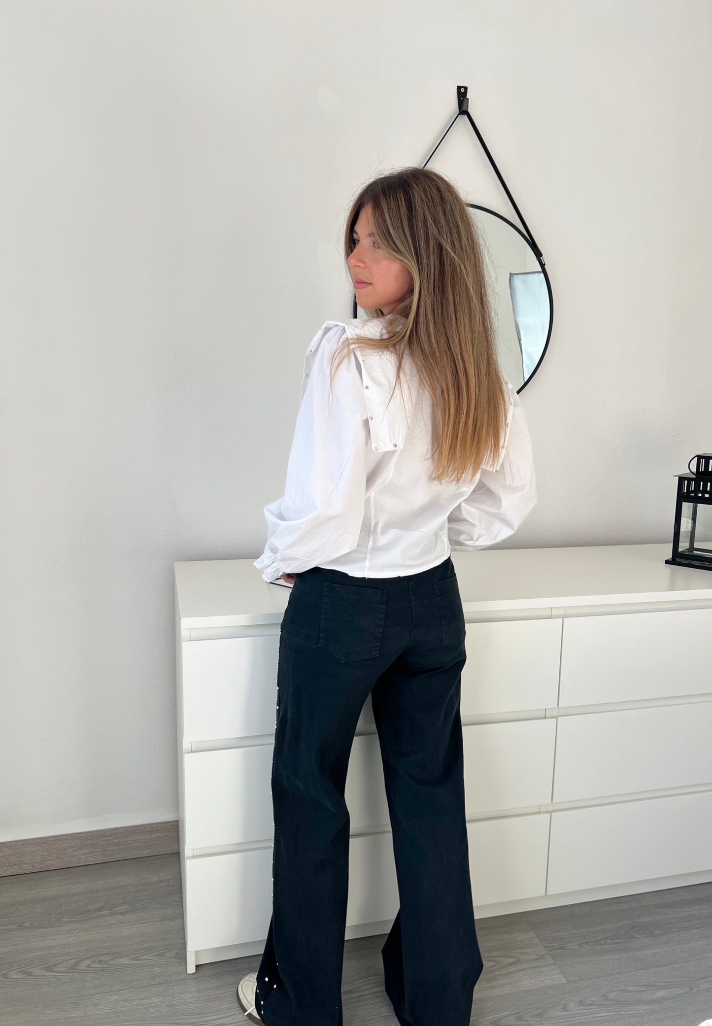 PANTALÓN NEGRO TACHUELAS