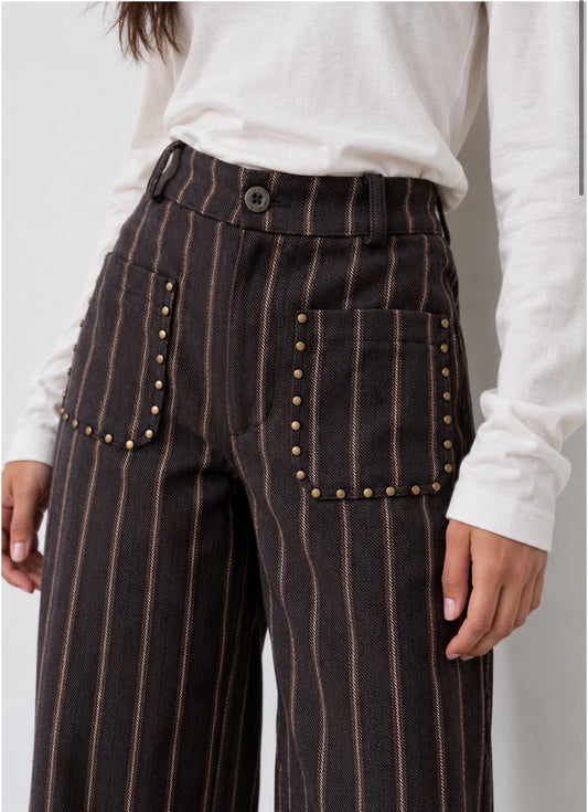 PANTALÓN RAYAS TACHUELAS MARRÓN