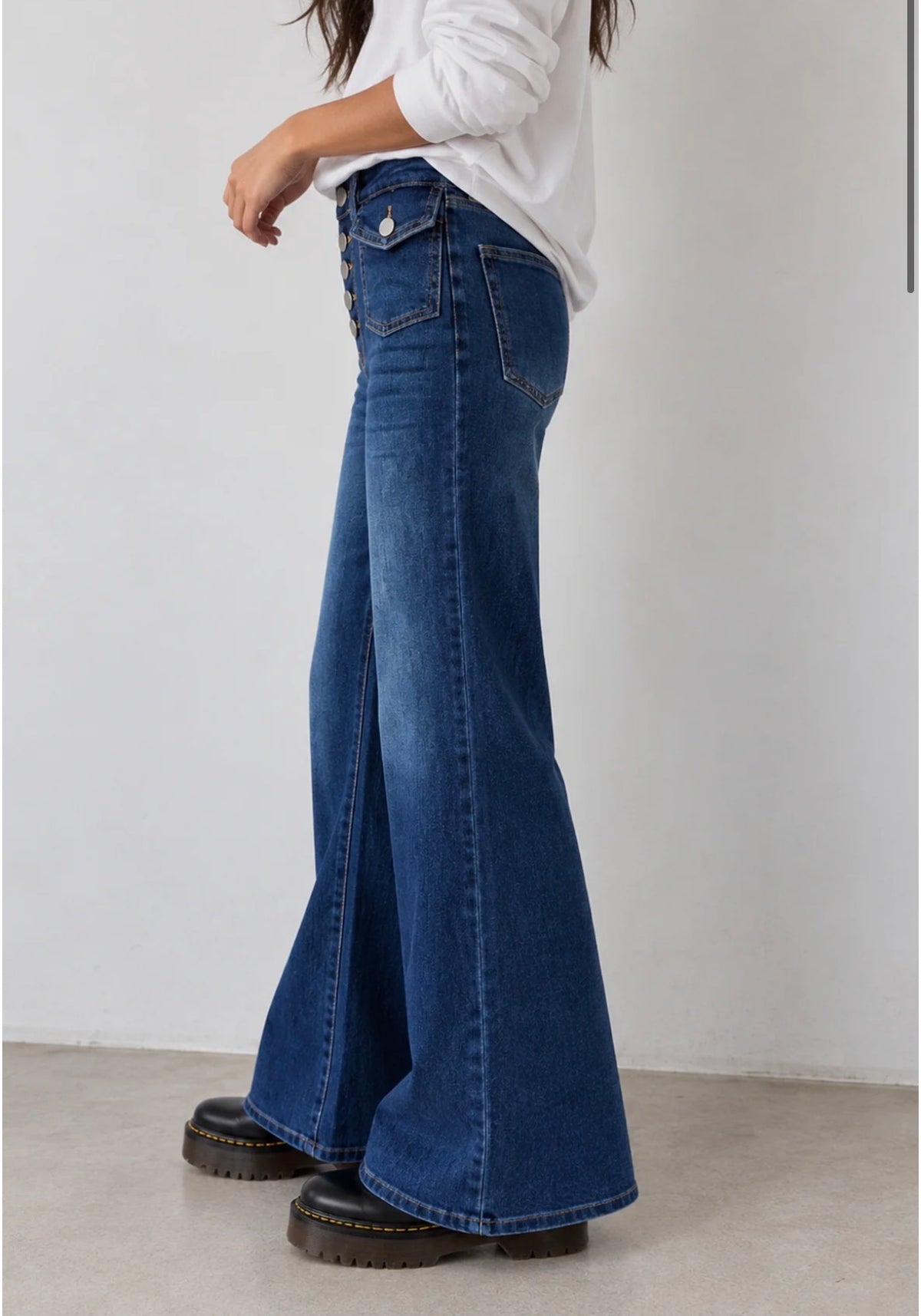 PANTALÓN DENIM BOTONES